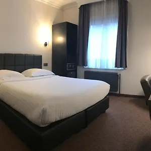 2* Hotel Chantecler